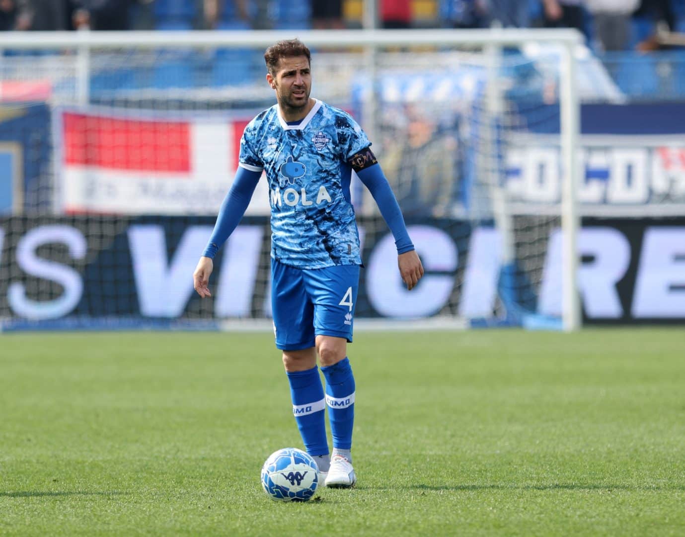 Lenda do futebol espanhol, Césc Fábregas assume comando técnico de