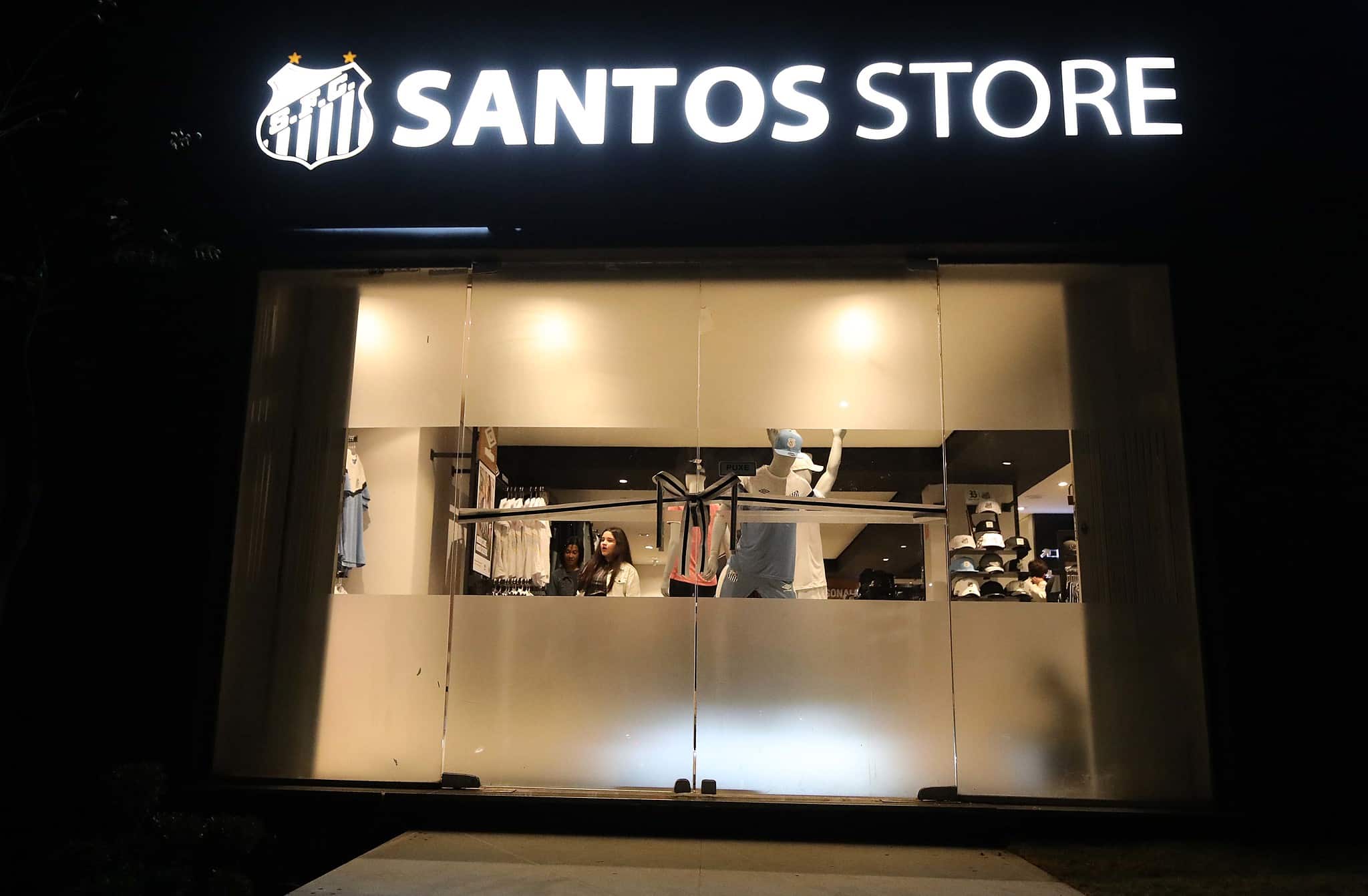 Santos Store vai à Justiça contra o Peixe para abrir nova unidade