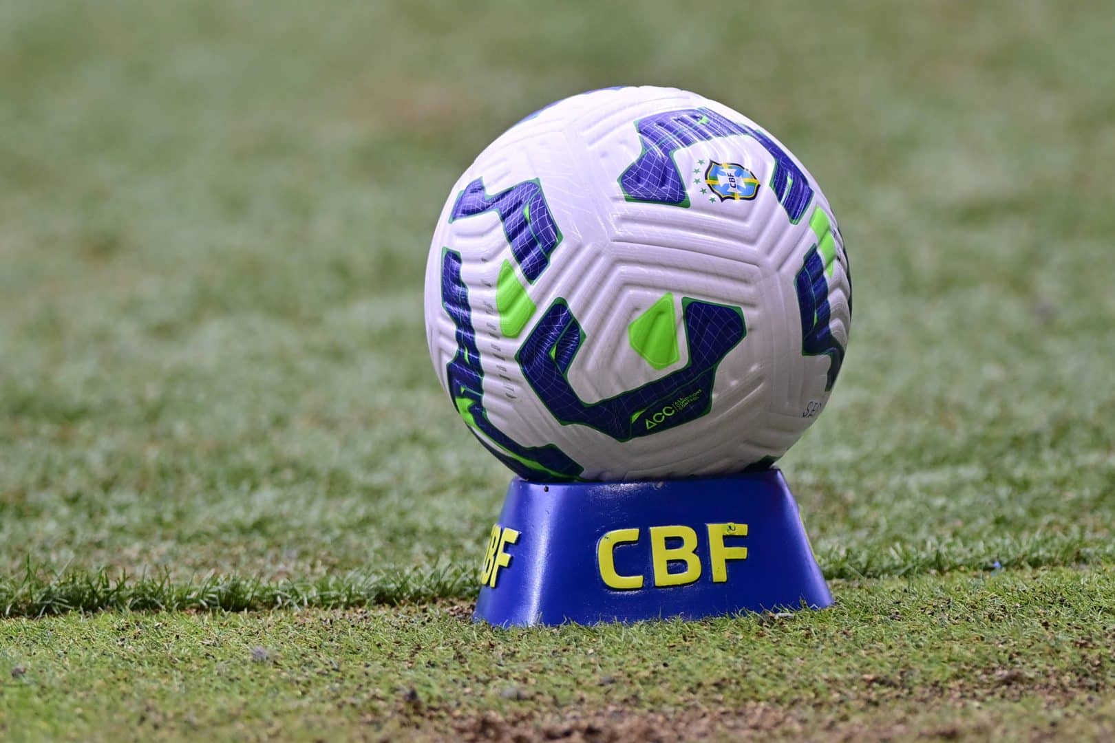 A bola do Brasileirão em um jogo no Allianz Parque