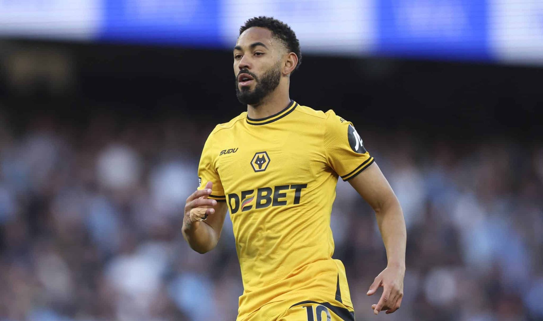 Matheus Cunha em jogo do Wolverhampton