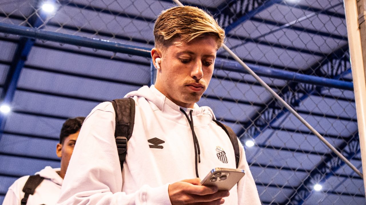 Formado no São Paulo e já cobiçado pelo Porto, Menino da Vila sonha com chances no Santos