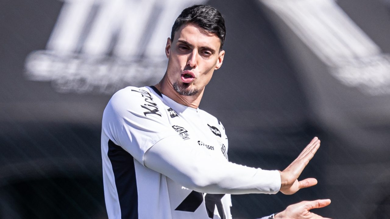 Especialidade de Matheus Bachi será a aposta do Santos contra o Bahia para amenizar crise