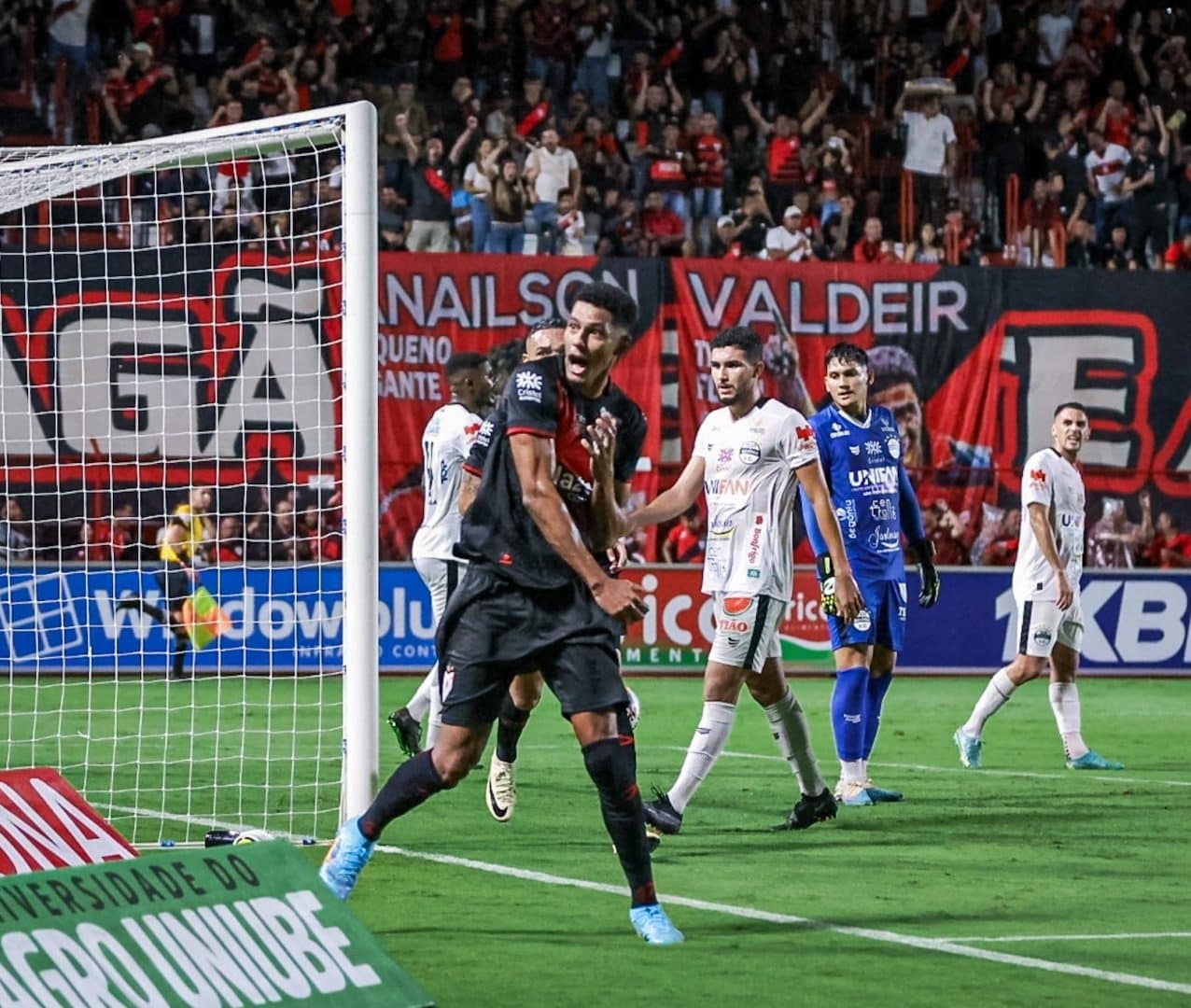 Alix Vinicius é a prioridade do Botafogo (Foto: Ingryd Oliveira/Atlético-GO)