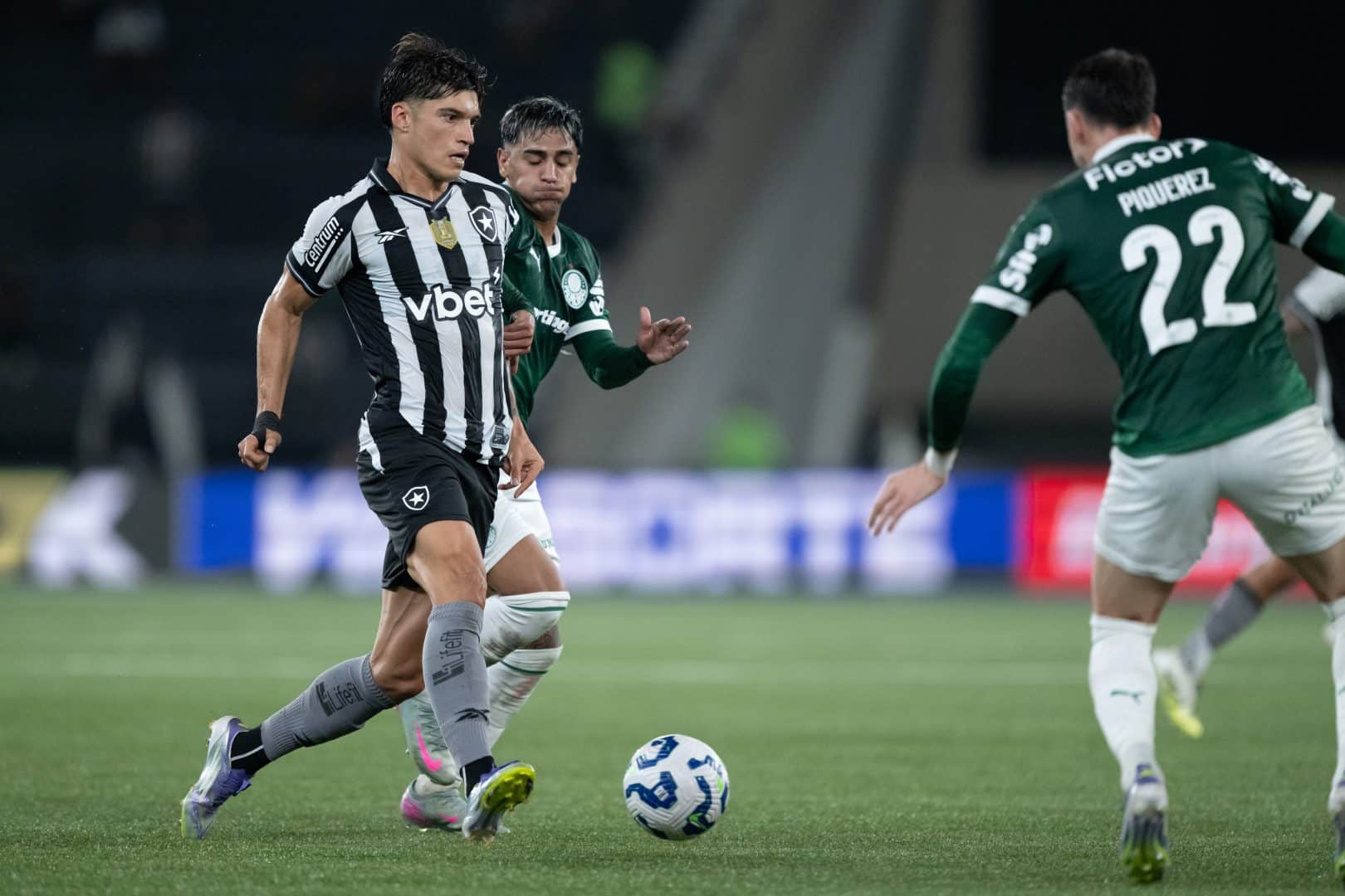 Joaquín Correa perdeu chance clara para o Botafogo (Foto: Icon Sport)