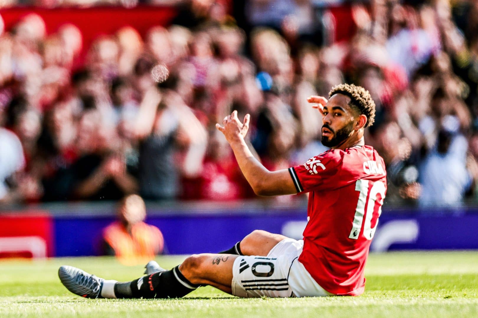 Matheus Cunha é um dos destaques do United contra o Arsenal