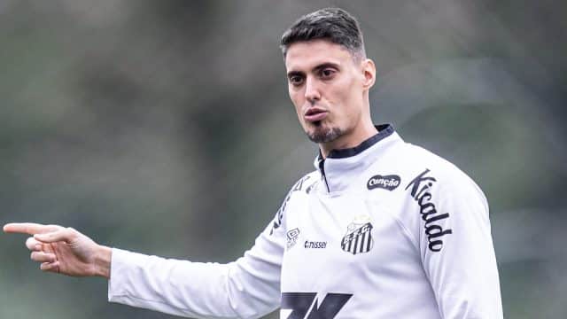 Em conversas com Sampaoli, Santos tem dia agitado na reapresentação do elenco