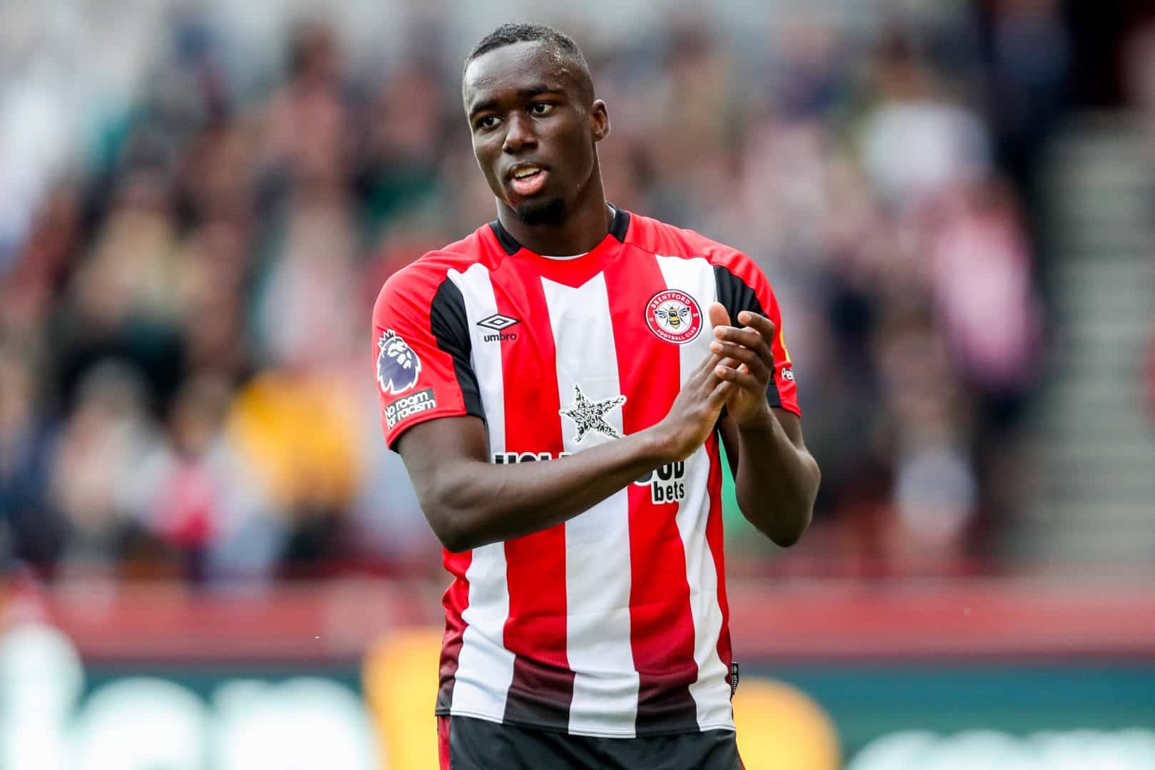 Michael Kayode após jogo do Brentford na Premier League
