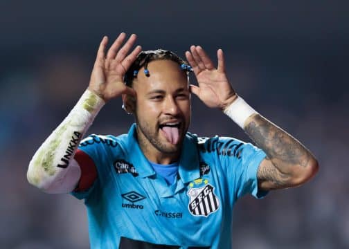 Neymar marca duas vezes e dá mais uma semana de sobrevida para Cleber Xavier no Santos