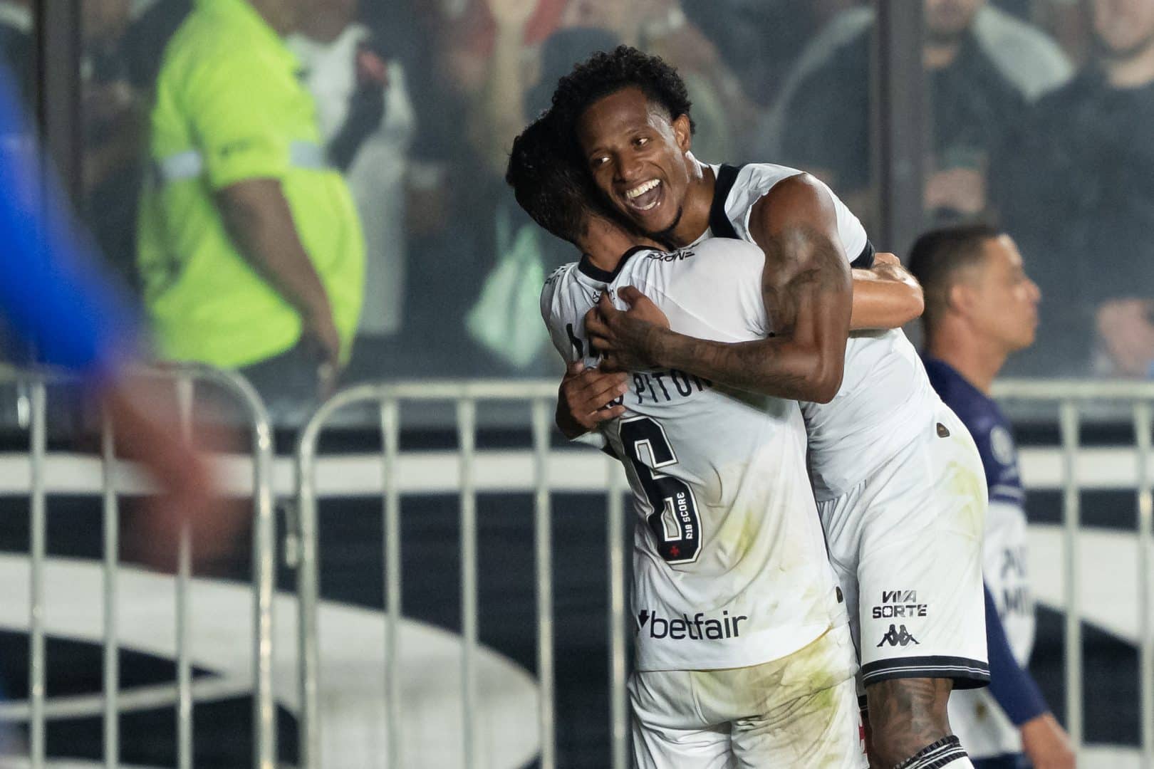 Tchê Tchê marcou o primeiro gol pelo Vasco (Foto: Icon Sport)