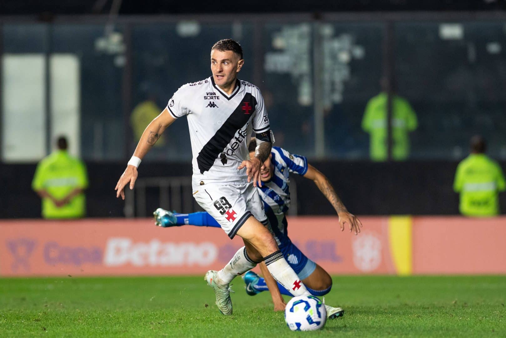 Diniz defendeu utilização de Vegetti no Vasco (Foto: Imago)