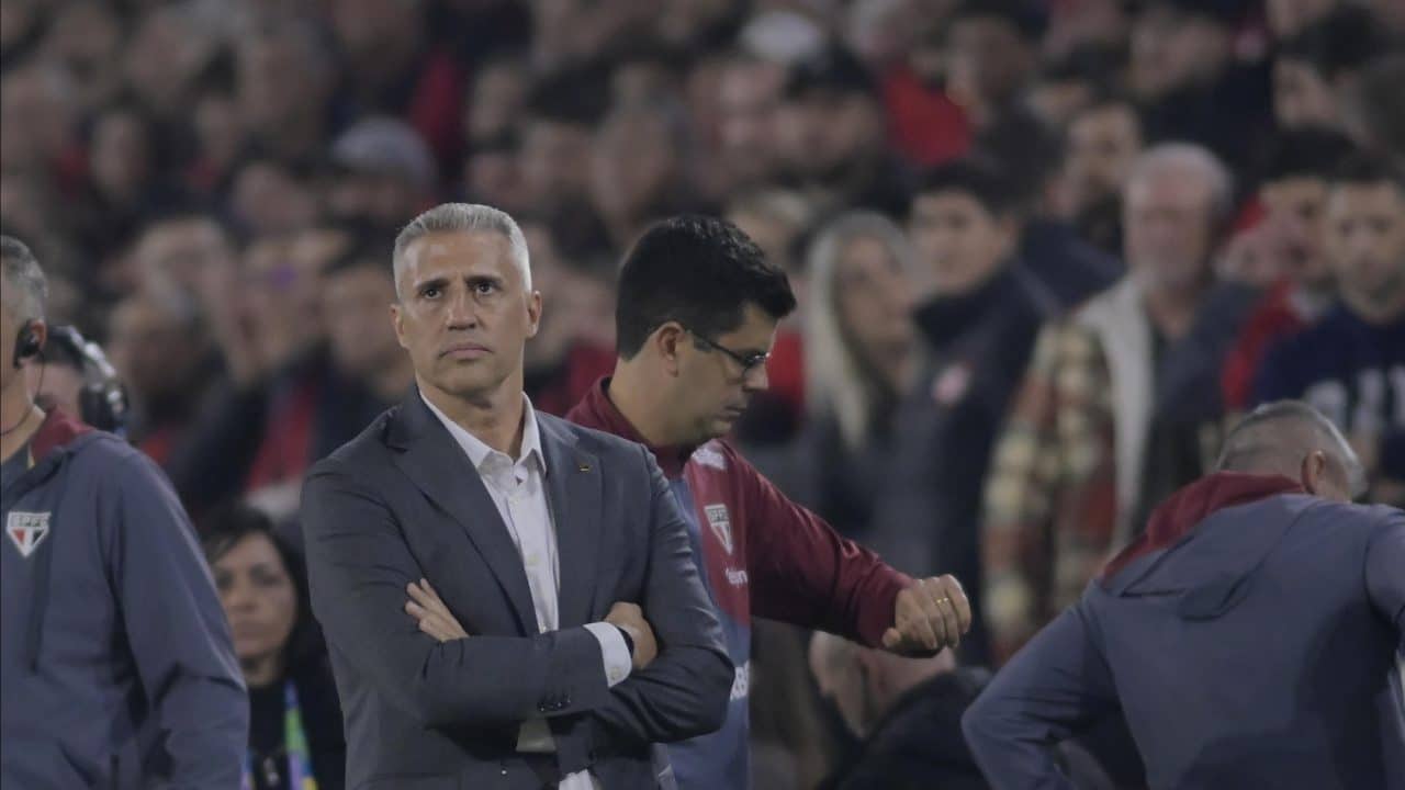 Crespo explica escolha por Sabino, Tapia e Jandrei em pênaltis de eliminação do São Paulo