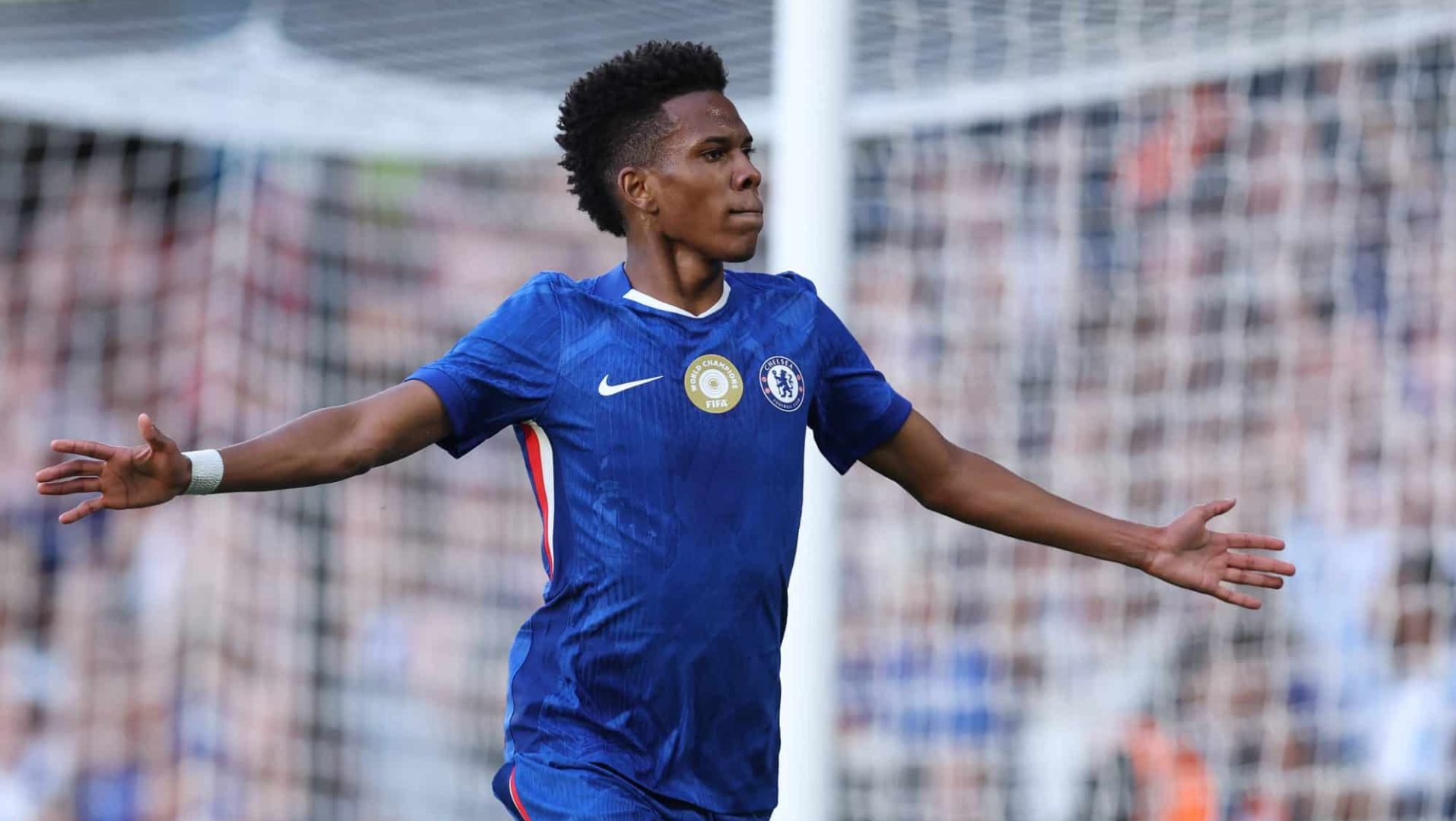 Estêvão celebra primeiro gol pelo Chelsea