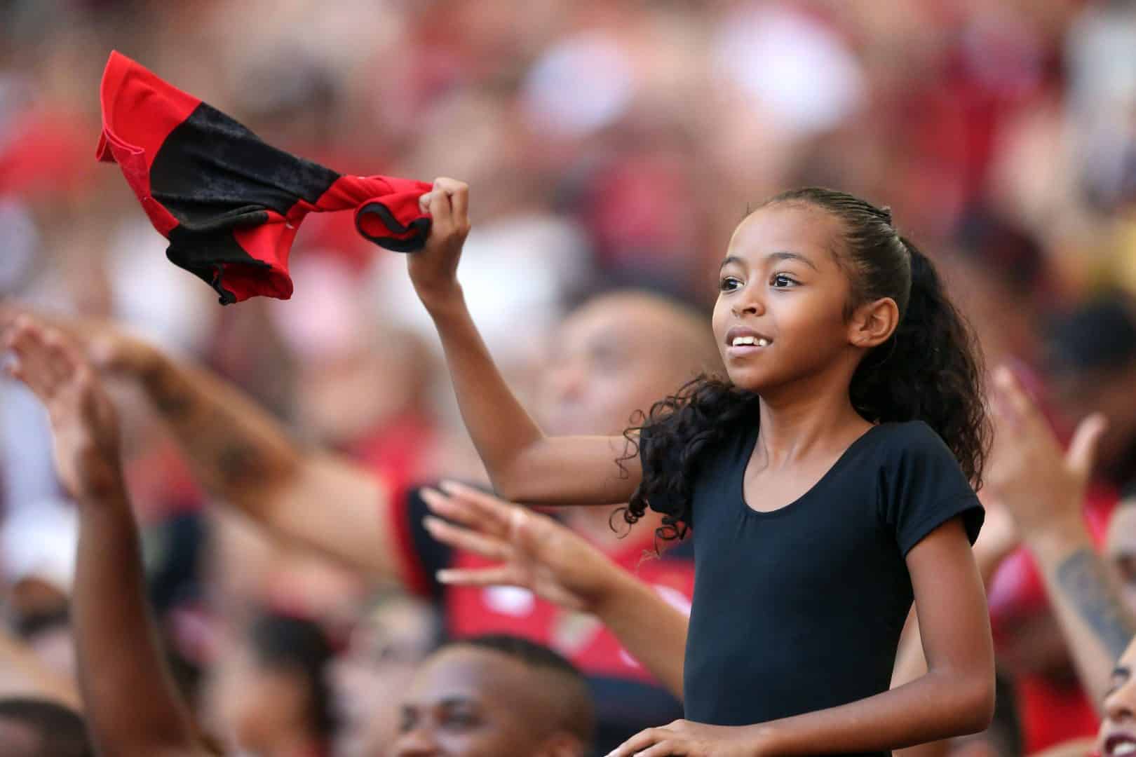 Campeonato Brasileiro 2023 – Flamengo vs Botafogo Torcedora do Flamengo, durante a partida entre Flamengo e Botafogo, pe