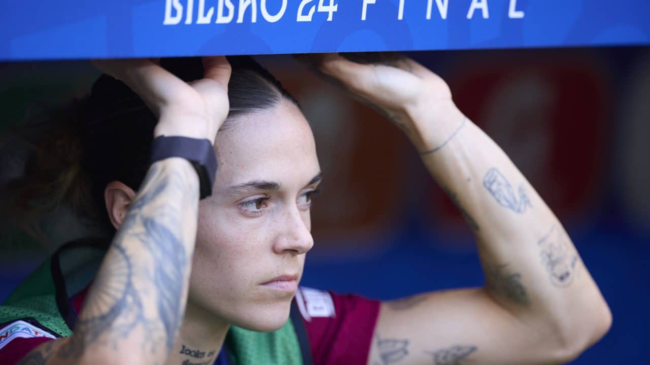 Situação no Barcelona mostra que futebol segue punindo as mulheres para priorizar os homens
