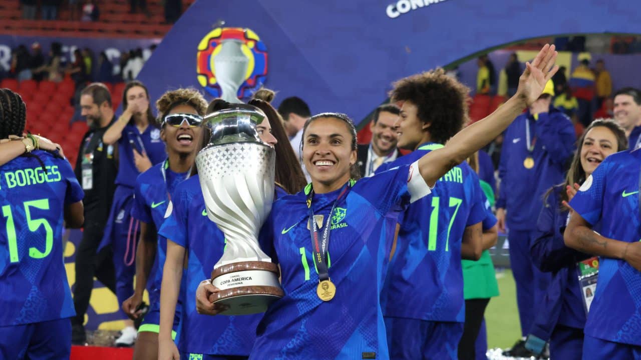 Com Marta salvadora, Brasil passa por polêmicas e drama para conquistar a Copa América
