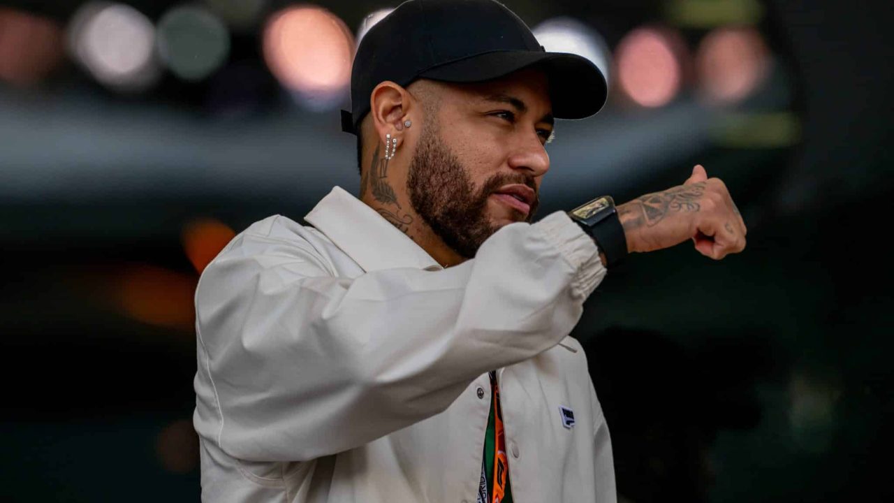 ‘Tinha que me esconder. Não sou o Neymar, mas se você joga no PSG, é difícil ter uma vida normal’