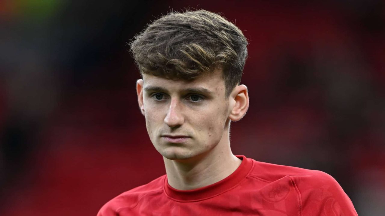Por que venda de volante ao Lyon é boa notícia para joia em ascensão no Liverpool