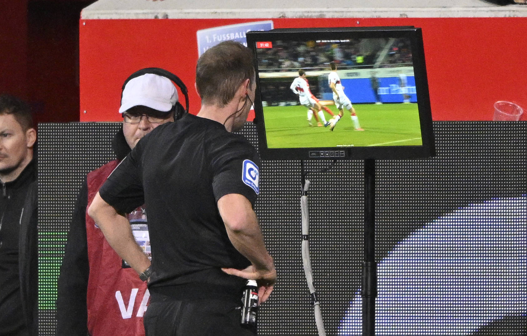 VAR mais intervencionista? As novas regras que entrarão em vigor a partir da Copa 2026