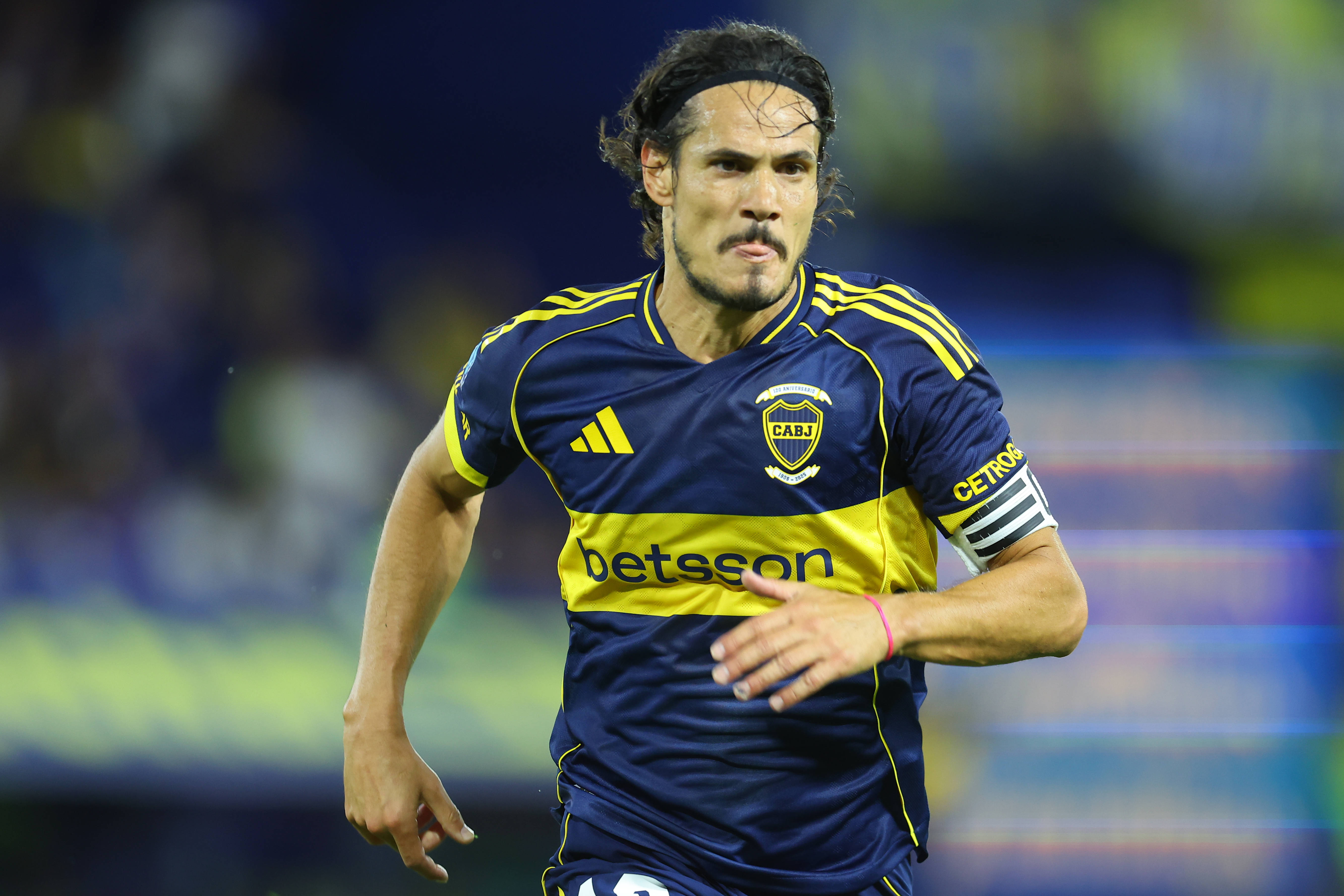 Campeão mundial: ‘Cavani tem que parar de jogar. Me dói vê-lo assim no Boca Juniors’