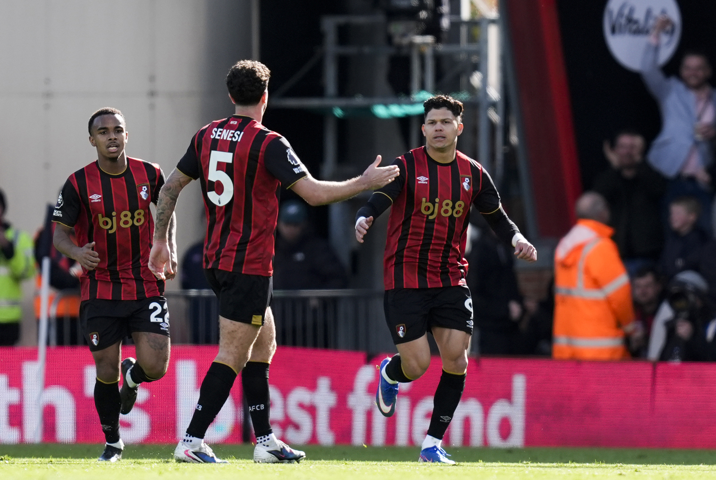 Evanilson resgata Bournemouth com gol chorado e salva empate em ‘jogo de seis pontos’
