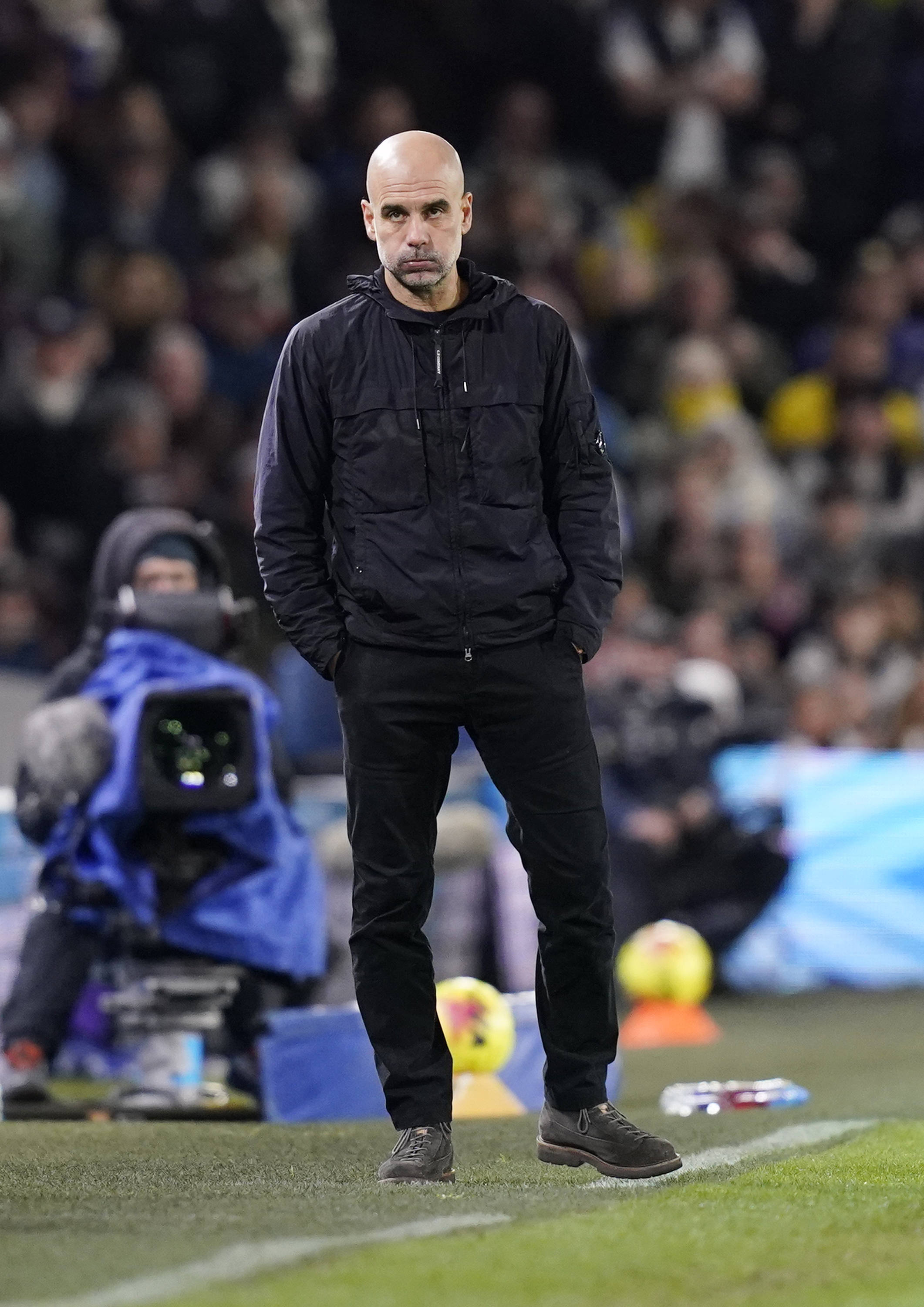 ‘É o mundo moderno’: Guardiola se revolta com desrespeito de torcedores do Leeds