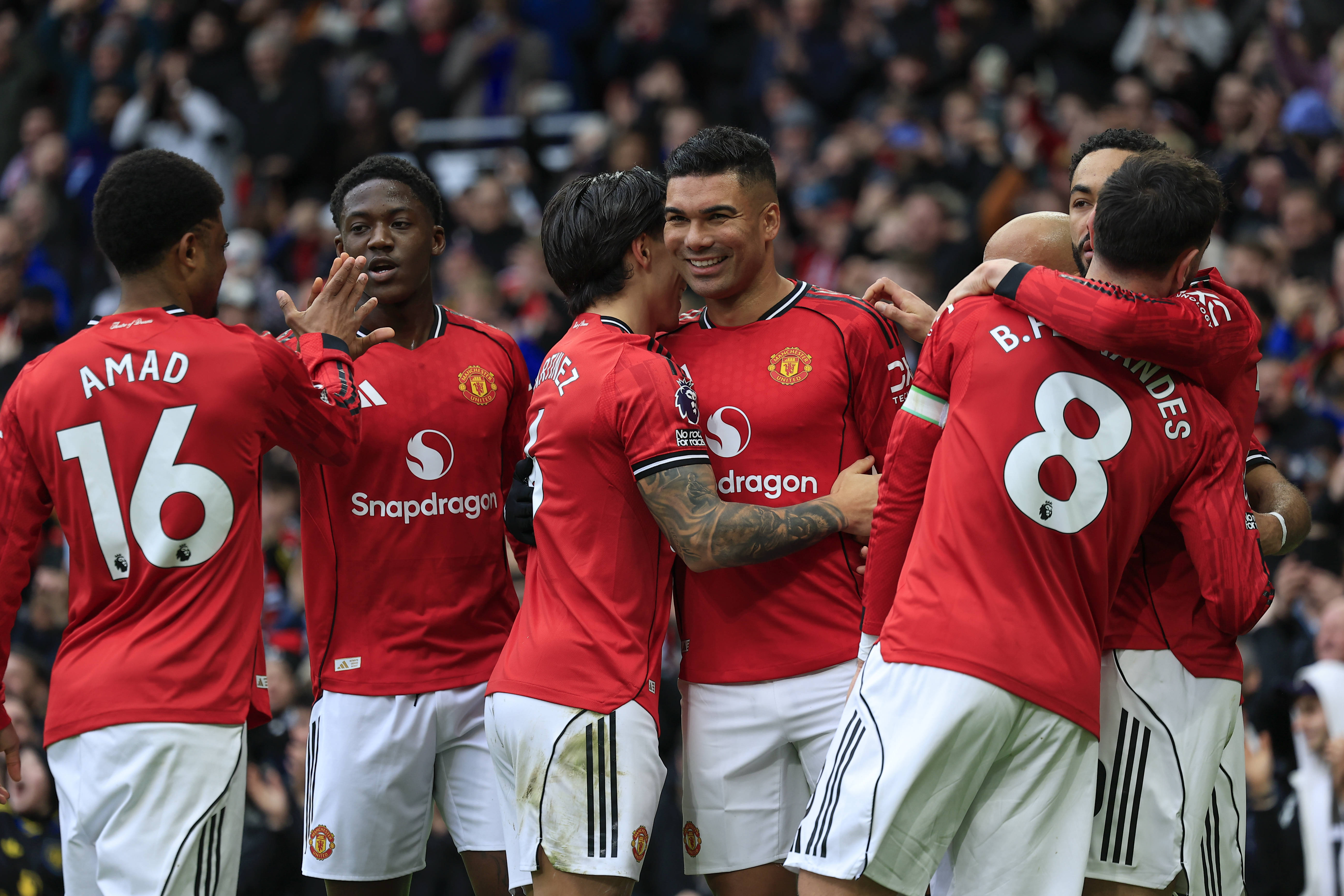 Dortmund abre porta e Manchester United considera ofensiva a titular para setor-chave