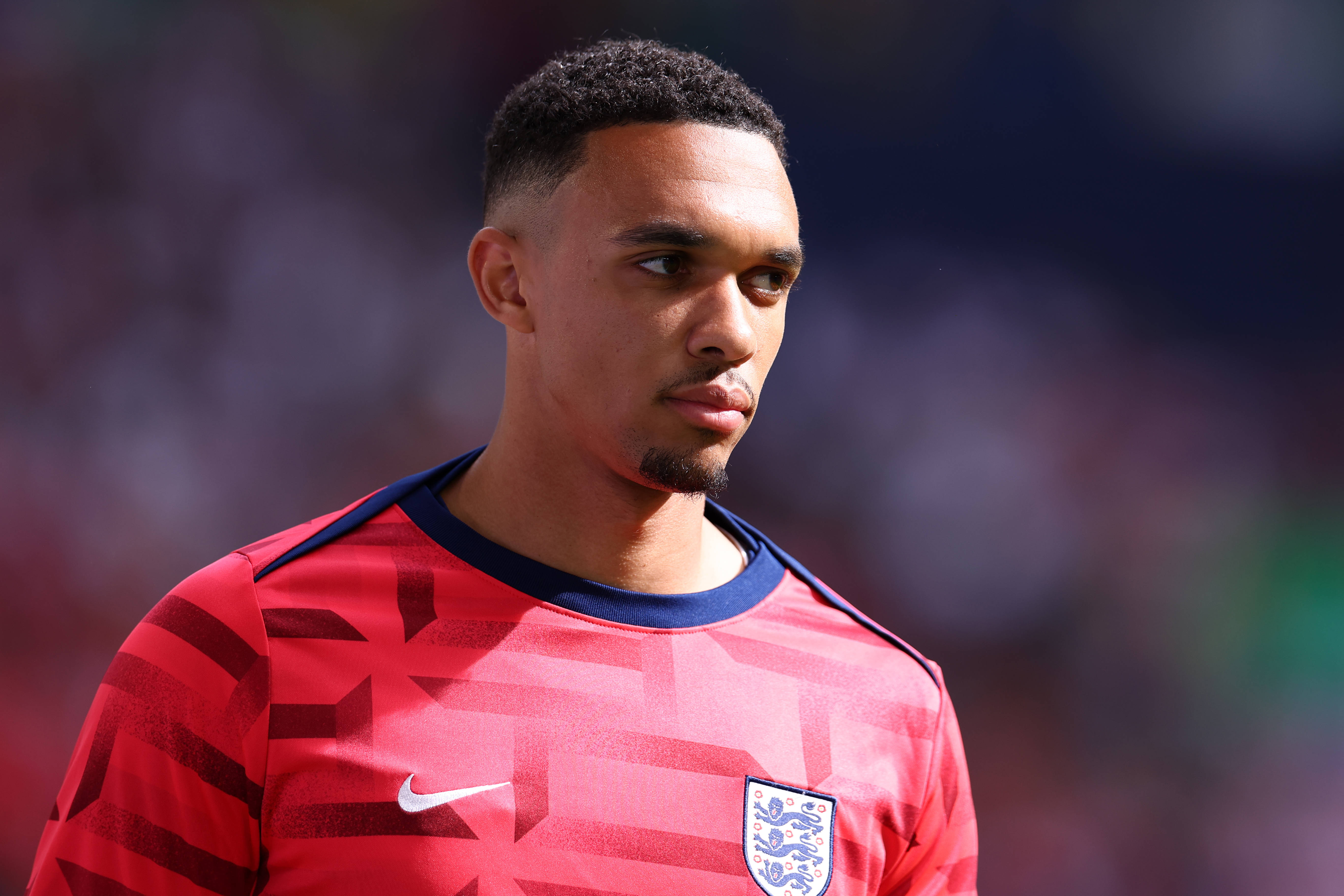 ‘Tem que aceitar’: Técnico da Inglaterra explica não convocação de Arnold apesar de desfalques