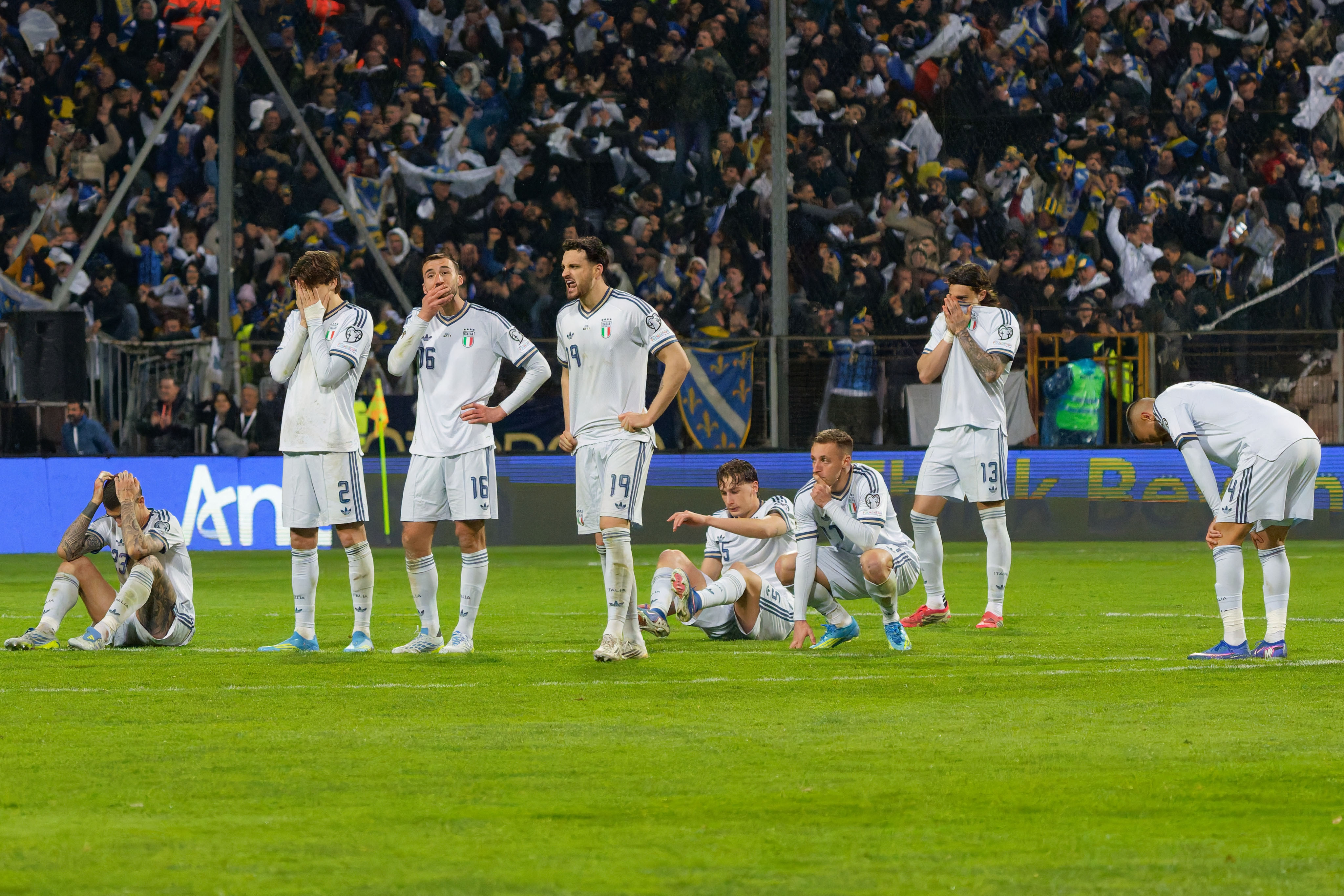 ‘Peço desculpas, não consegui’: Elenco da Itália reage à eliminação na repescagem da Copa