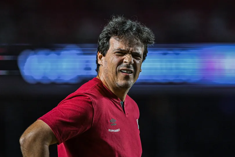 Fernando Diniz foi expulso, e o Fluminense perdeu mais uma de virada no Campeonato Brasileiro, desta vez, para o S&atilde;o Paulo - Foto: Icon sport