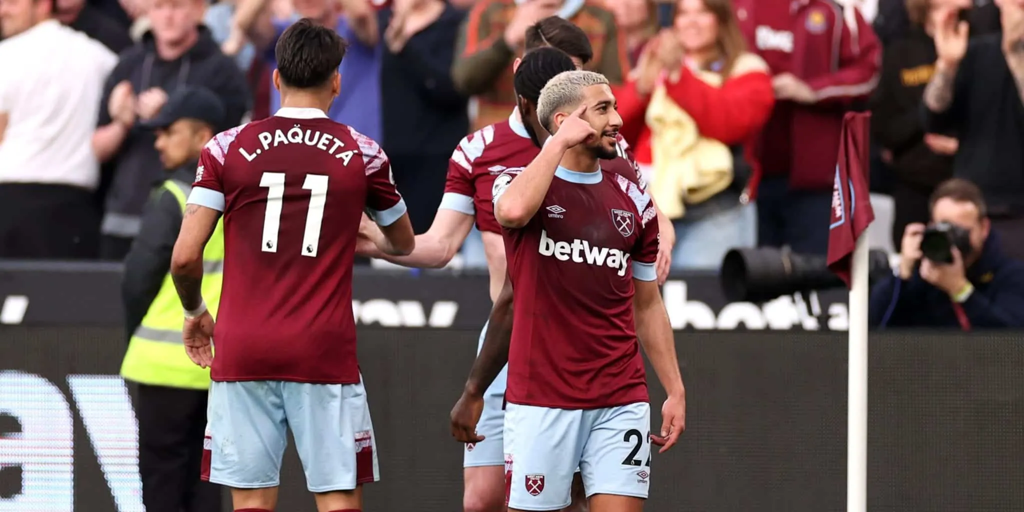 West Ham joga um balde de &aacute;gua fria no Manchester United, que corre risco de ficar de fora da Champions
