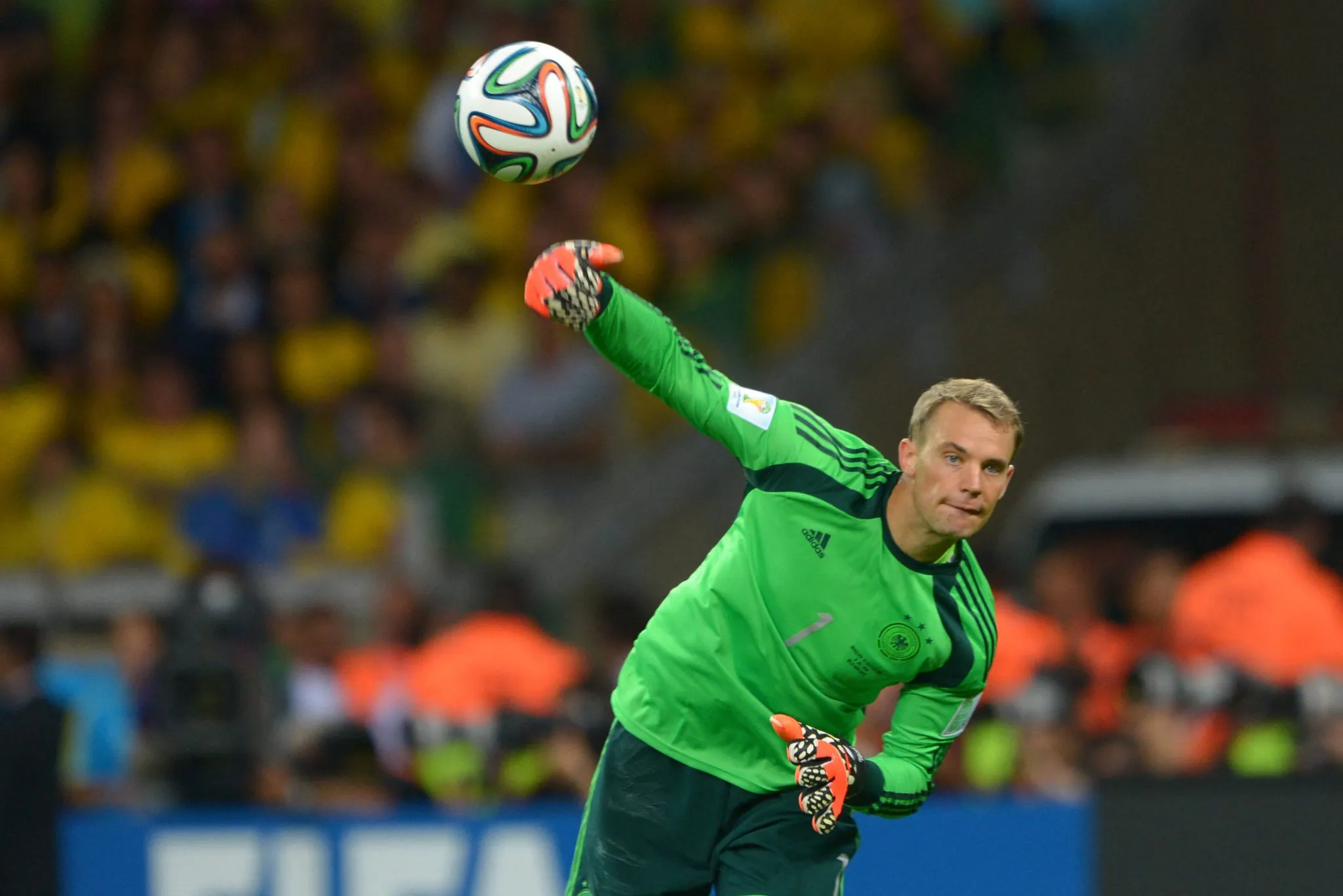 Manuel Neuer em a&ccedil;&atilde;o na Copa de 2014. Foto: IMAGO/Henri Szwarc/ABACAPRESS