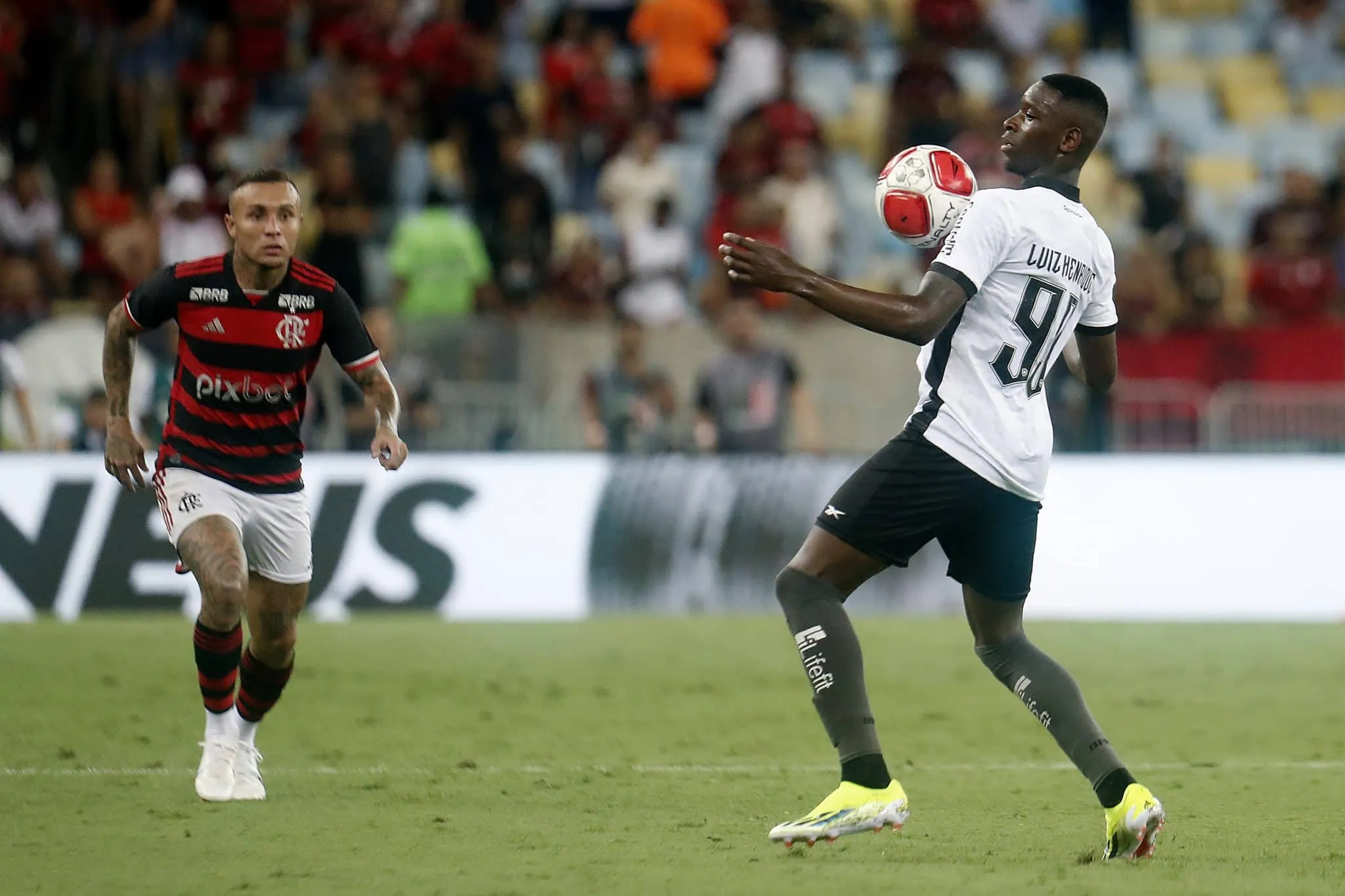 Luiz Henrique chegou bem, mas &eacute; evidente que fantasma de 2023 ainda assola o Botafogo
