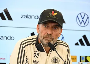 &lsquo;N&atilde;o quero deixar o orgulho nacional nas m&atilde;os erradas&rsquo;: J&uuml;rgen Klopp se posiciona na Alemanha