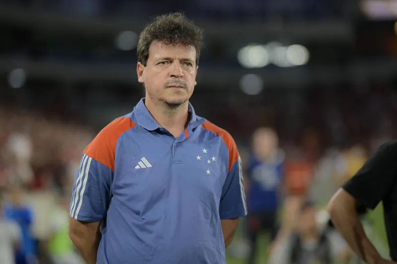 Fernando Diniz durante Athletico-PR x Cruzeiro, pelo Brasileir&atilde;o 2024