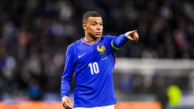Tchouam&eacute;ni queima largada sobre Mbapp&eacute; e faz portal apagar post