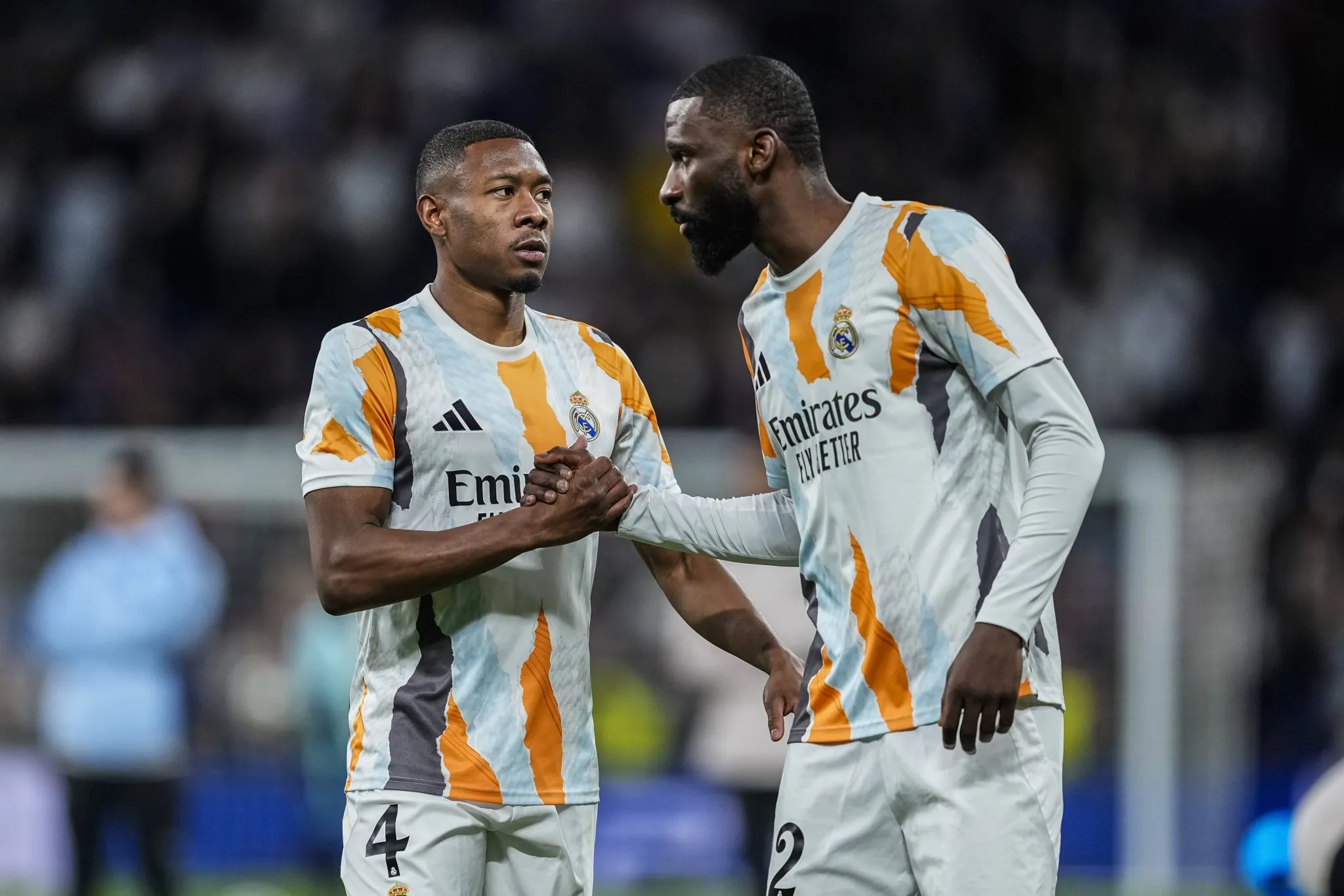 Alaba e R&uuml;diger antes de jogo do Real Madrid 