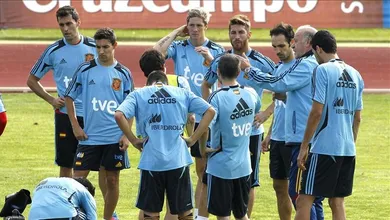Espanha deve ter Busquets na zaga e Cazorla contra Belarus