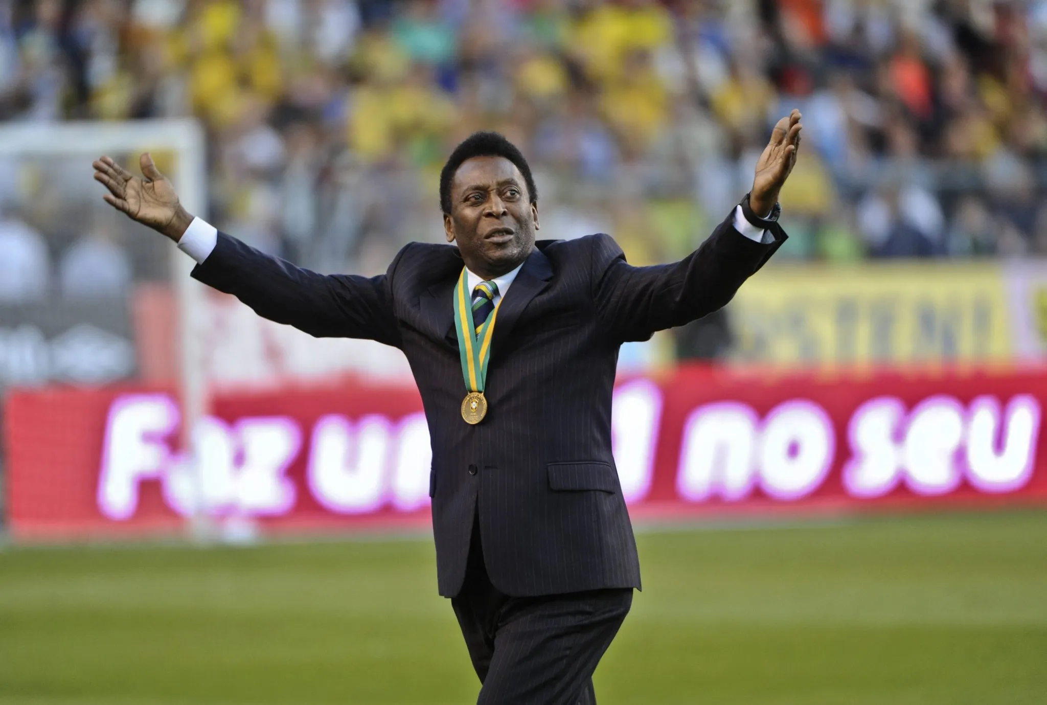 Troquei de camisa com Pel&eacute;, suja de terra, nunca lavei. Est&aacute; emoldurada em um museu&rsquo;