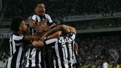 O Botafogo luta, vibra, contagia e segue em frente na Libertadores com uma intensidade impressionante