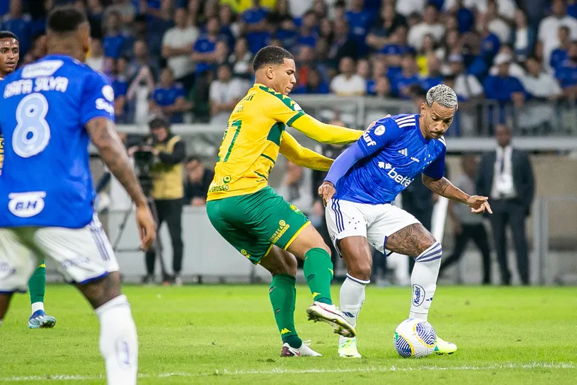 Craque do Cruzeiro, Matheus Pereira completou sete jogos pela Raposa no Brasileir&atilde;o 2024, o que impossibilita que ele defenda outra equipe na competi&ccedil;&atilde;o