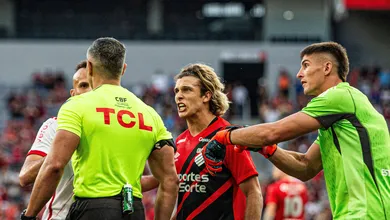 Seca de Borr&eacute; e tabu continuam: Internacional &eacute; derrotado pelo Athletico-PR
