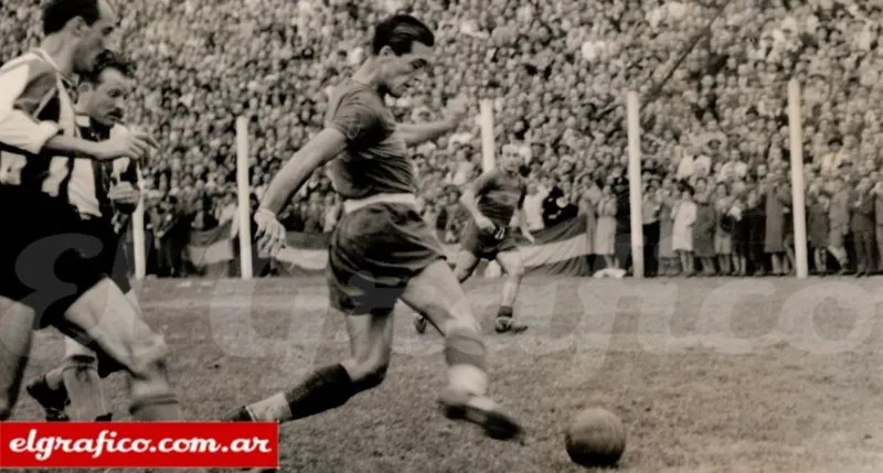 Heleno de Freitas ficou apenas uma temporada no Boca Juniors (Foto: Reprodu&ccedil;&atilde;o/El Gr&aacute;fico)