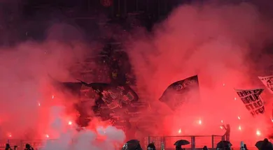 O Frankfurt completou a campanha perfeita na Liga Europa e sua torcida ainda copou o Est&aacute;dio Ol&iacute;mpico