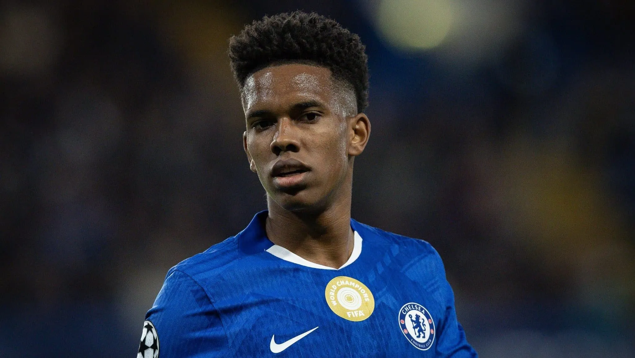 &lsquo;N&atilde;o o comparam a Neymar &agrave; toa. Se Est&ecirc;v&atilde;o estiver no banco do Chelsea, fico arrasado&rsquo;