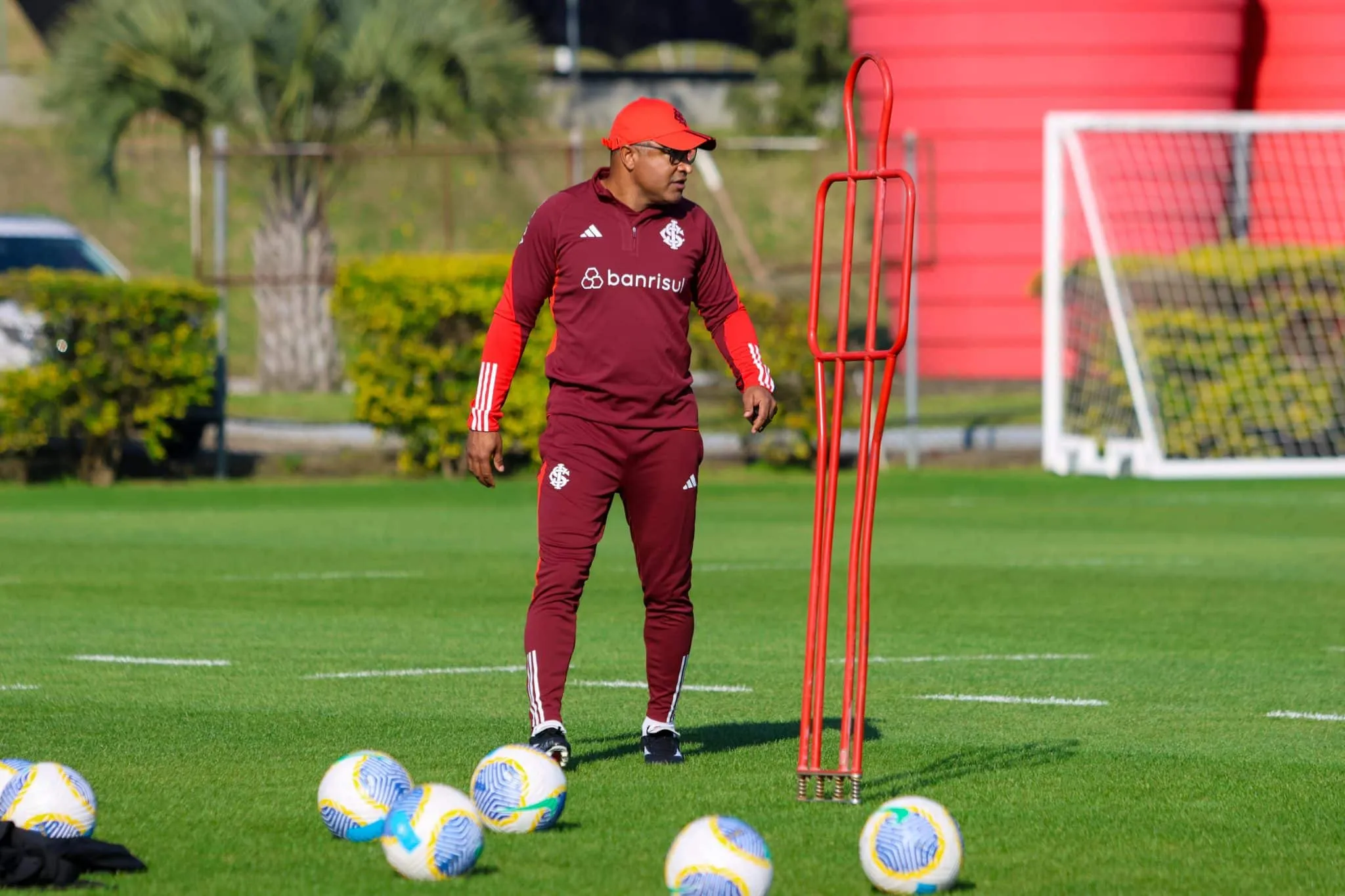 Multicampe&atilde;o, ex-PSG e sobrinho de Roger: conhe&ccedil;a a nova comiss&atilde;o t&eacute;cnica do Internacional