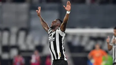 Bastos decide cl&aacute;ssico para o Botafogo contra o Flu e se torna 9&ordm; africano a marcar no Brasileir&atilde;o; veja lista