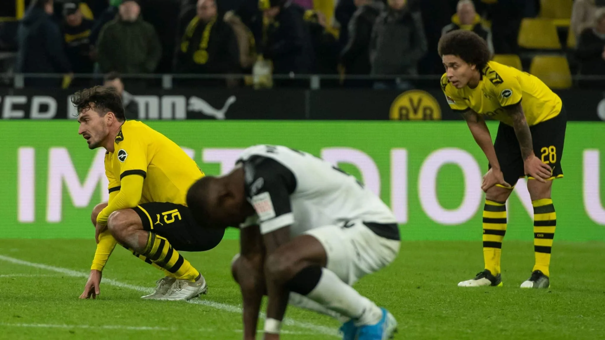 Dortmund arrancou o empate no fim, mas apenas minimizou o vexame contra o Paderborn