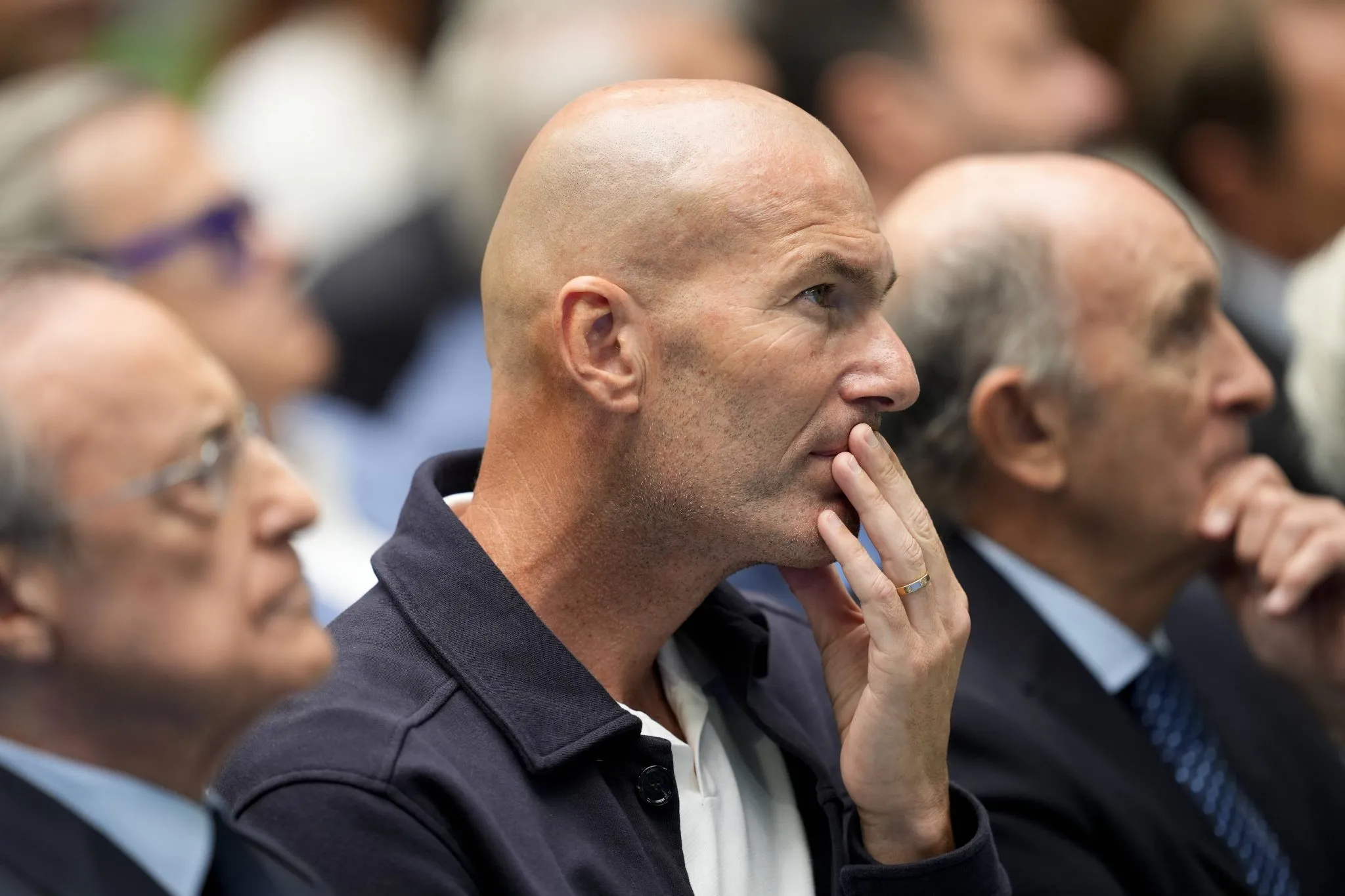 Zidane durante apresenta&ccedil;&atilde;o de Mbapp&eacute; no Santiago Bernab&eacute;u