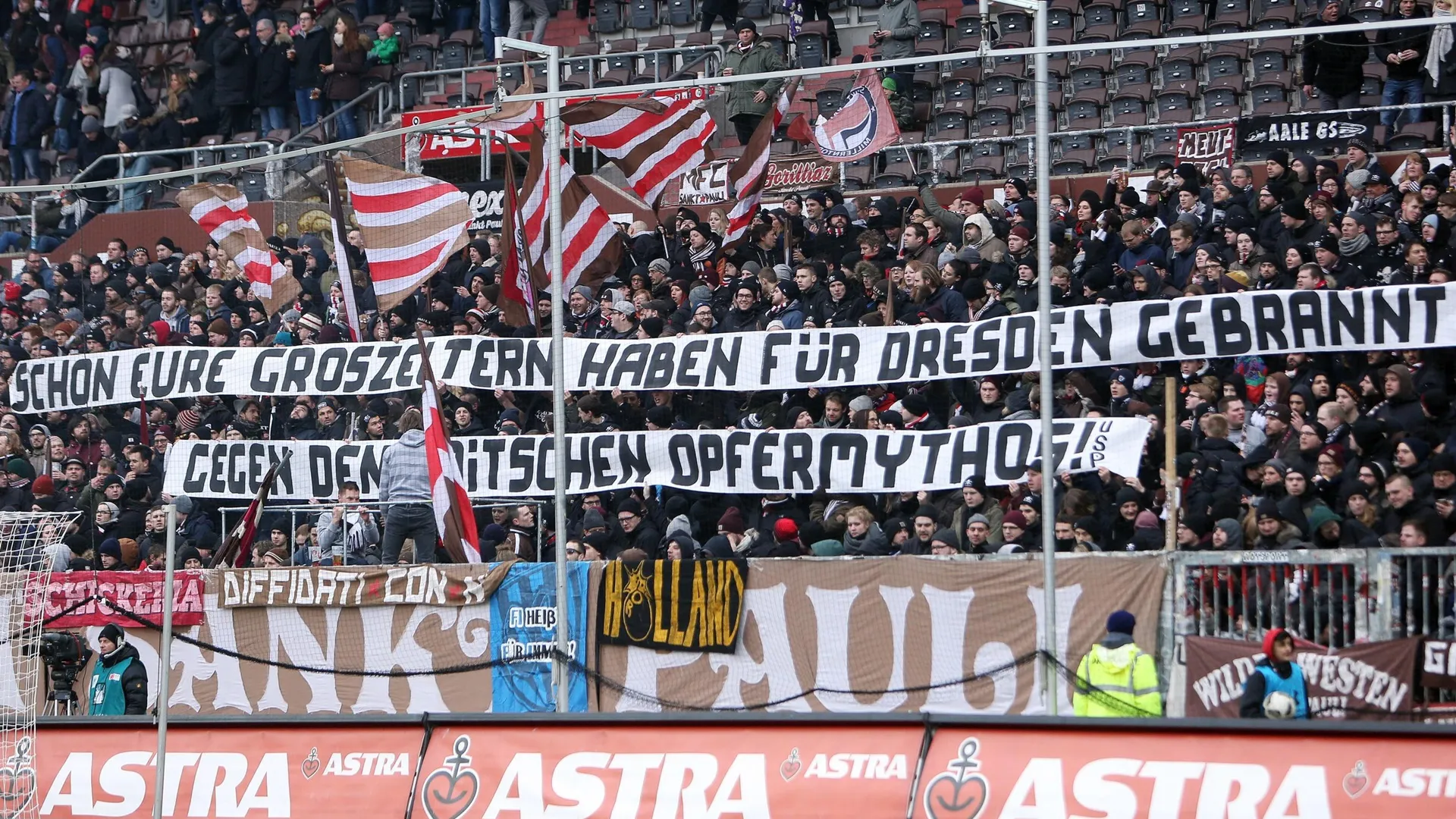 St. Pauli se retrata por faixas de seus ultras sobre epis&oacute;dio da Segunda Guerra em Dresden