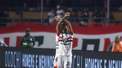 William Gomes repete gesto de Lucas e &eacute; estrela do S&atilde;o Paulo contra o Vit&oacute;ria